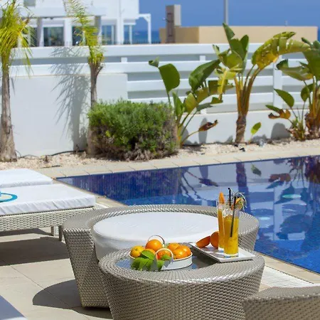 Your Stunning With Sea Views 25 *