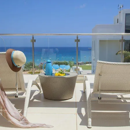 Your Stunning With Sea Views 25 *